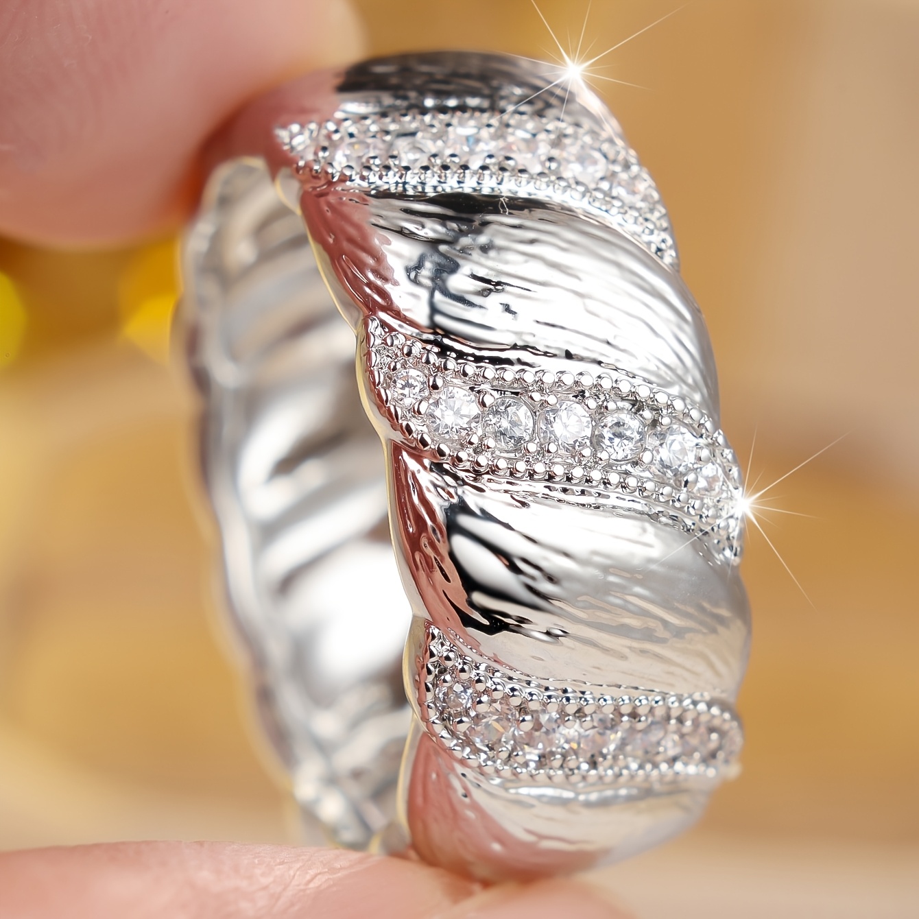 Women's Elegant Round White Zirconia Inlay Ring
